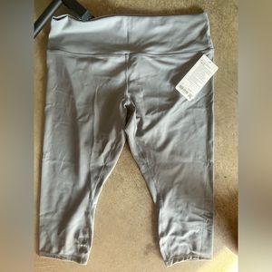 Lululemon Wunder Train HR leggings.